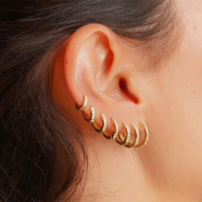 Regenbogen CZ Huggies Creolen  – Conch Earring Hoop Bewertung und Preis