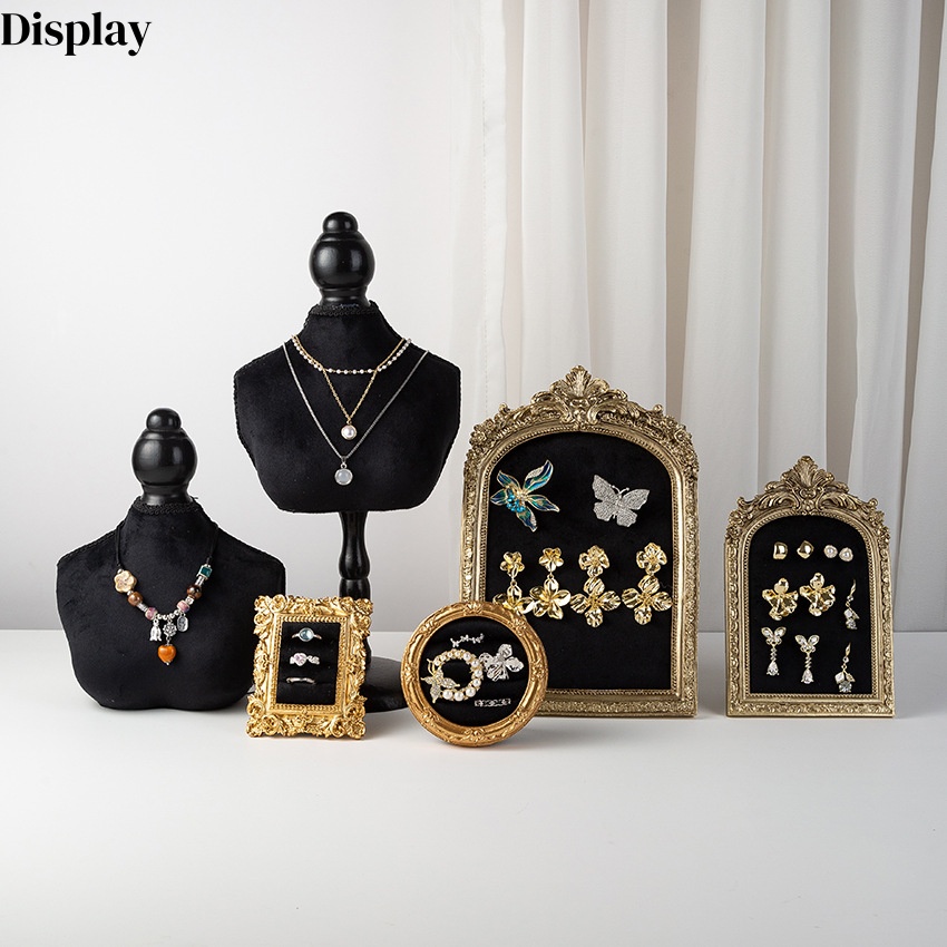 Schwarzer Samt-Schmuckständer  – Body Jewelry Store Bewertung und Preis